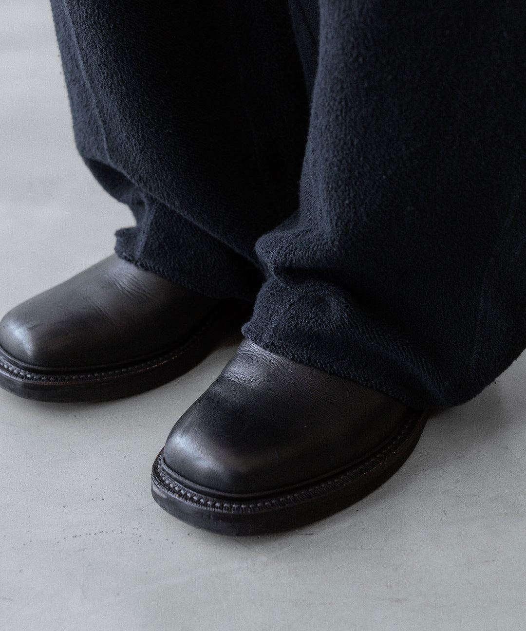 【phebus】SULFUR DYE FLEECE PANTS - CAHRCOAL