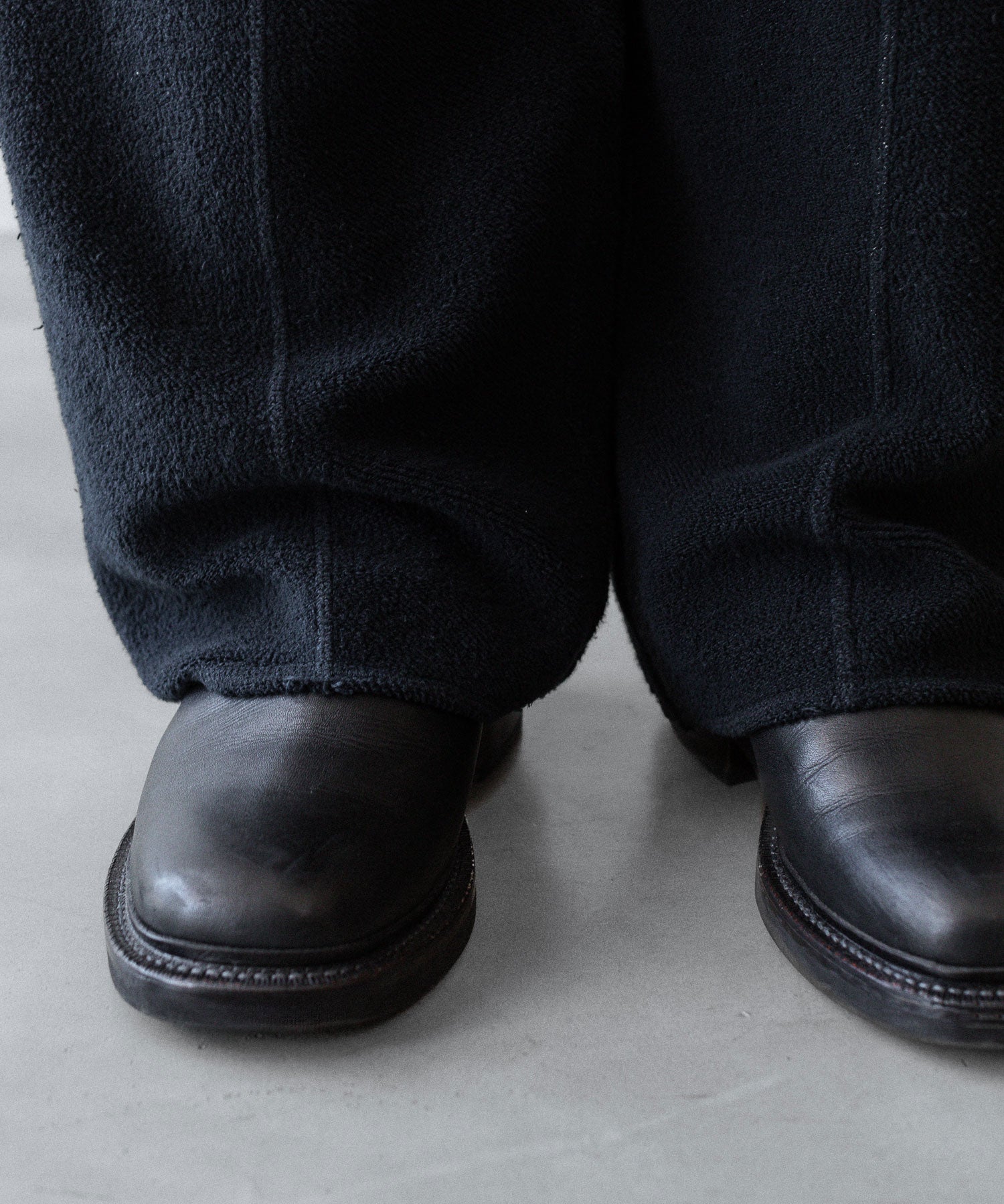 【phebus】SULFUR DYE FLEECE PANTS - CAHRCOAL