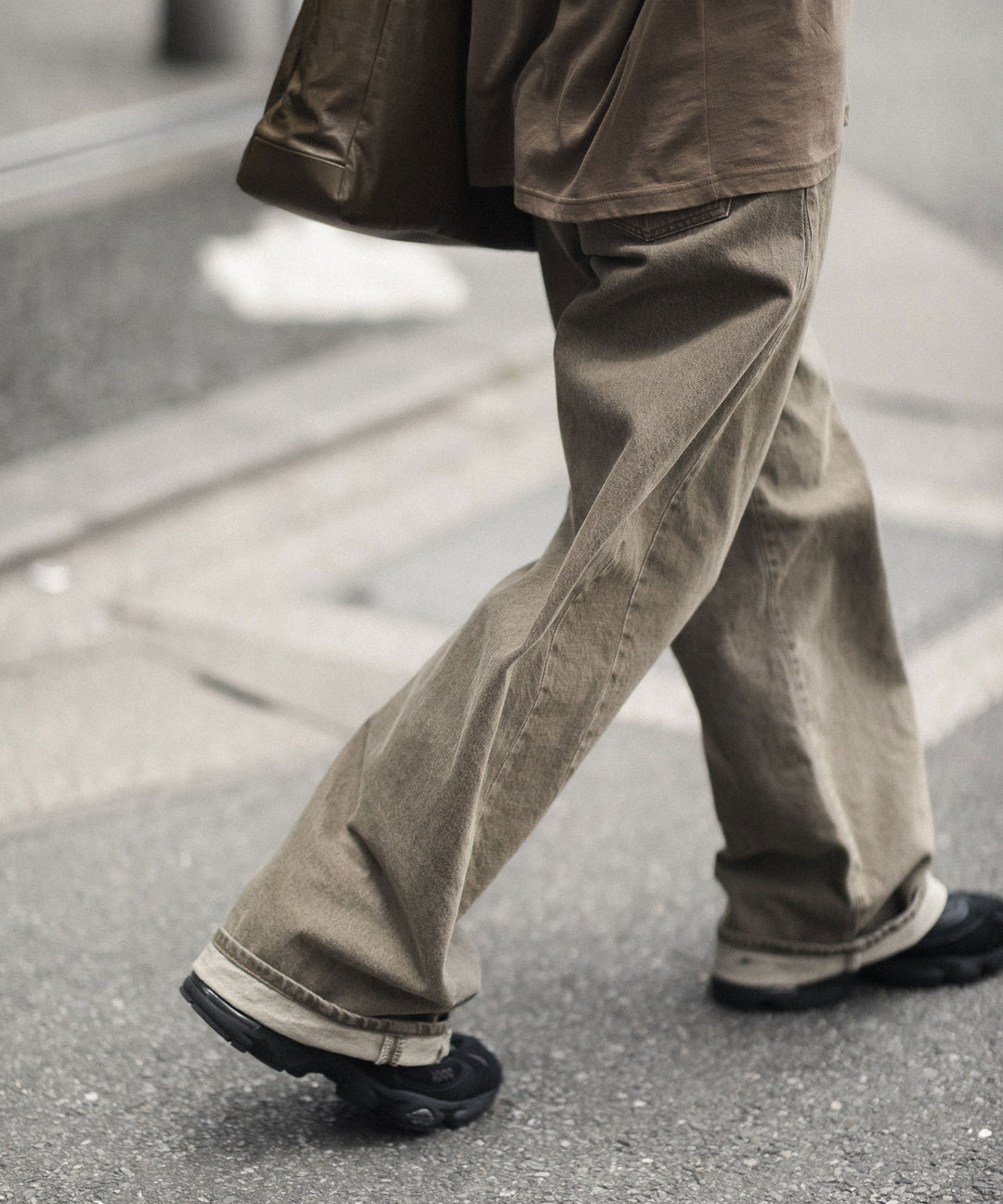 ssstein(シュタイン)の DEFORMATION WIDE COLOR DENIM PANTS - KHAKIの公式通販サイトsession福岡セレクトショップ