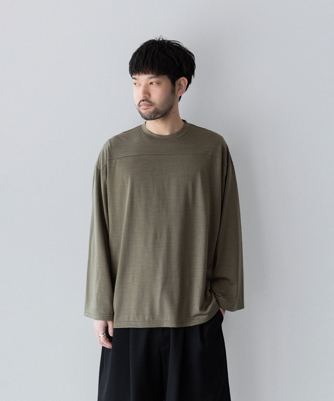 【INTÉRIM】    HYPER BIG EXTRA FINE MERINO WOOL JERSEY FOOTBALL L/S TEE - SAGE