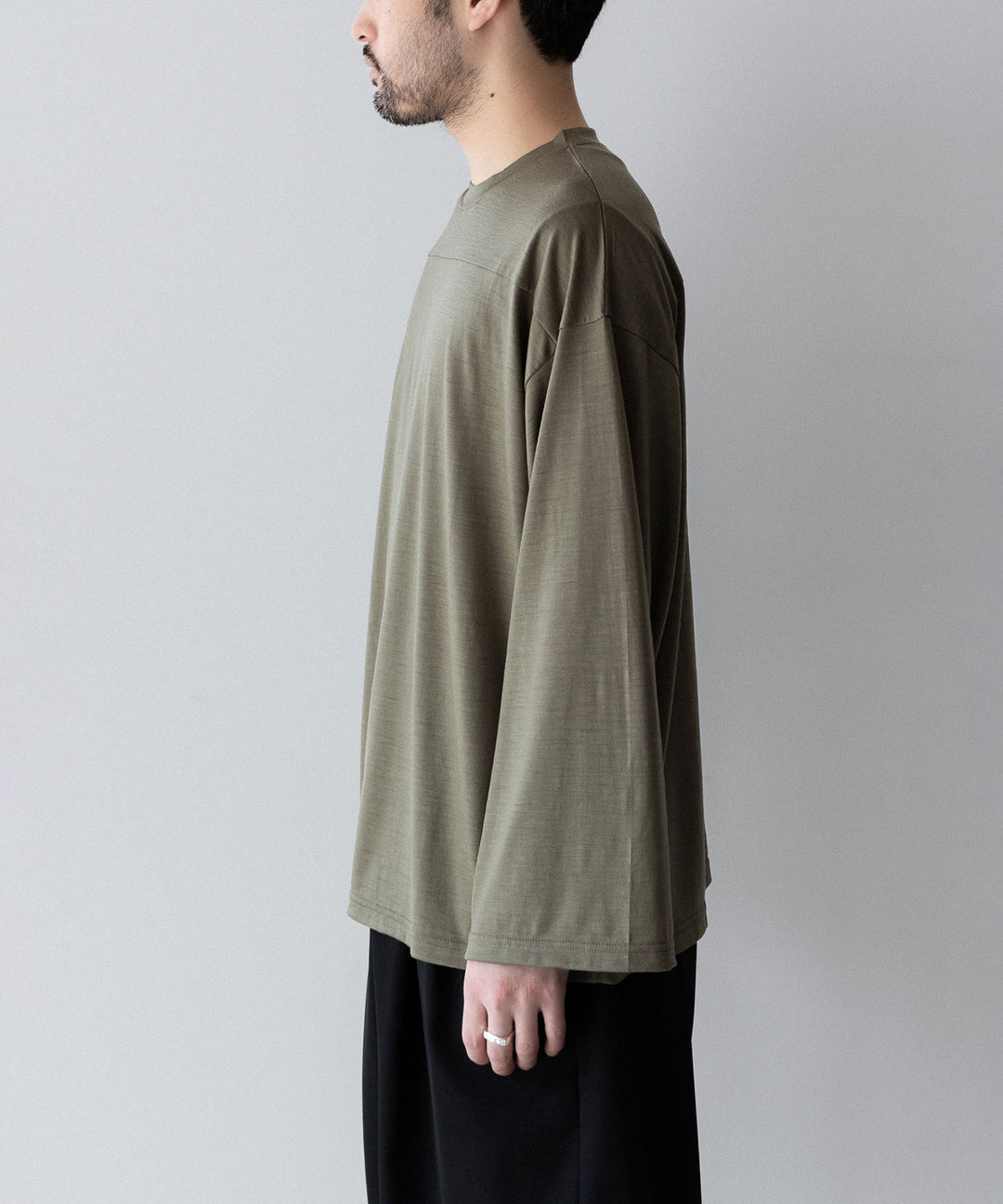 【INTÉRIM】    HYPER BIG EXTRA FINE MERINO WOOL JERSEY FOOTBALL L/S TEE - SAGE