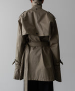 画像をギャラリービューアに読み込む, ssstein(シュタイン)の24AWコレクション LAYERED SHORT TRENCH COAT - BEIGE 公式通販サイトsession福岡セレクトショップ
