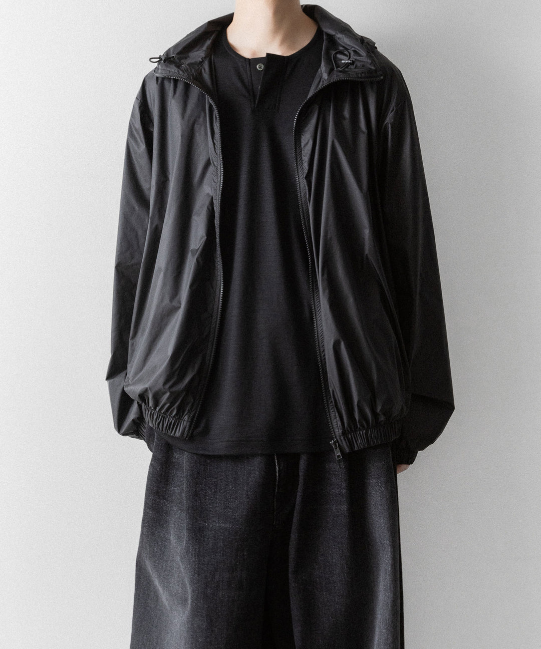 ssstein(シュタイン)のEXTRA LIGHT NYLON SHIRRED ZIP HOOD JACKET -BLACKの公式通販サイトsession福岡セレクトショップ