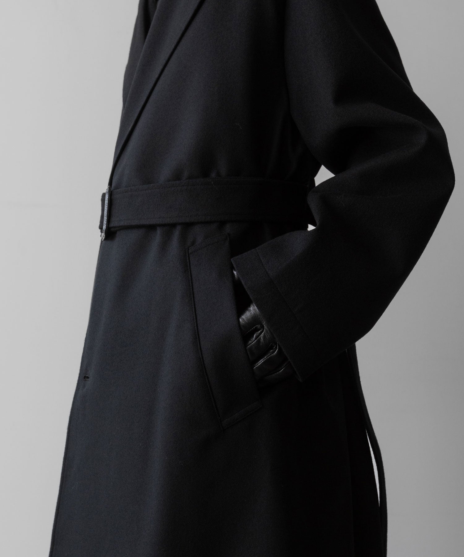 【ssstein】OVERSIZED DOCKING DOUBLE BREASTED COAT - BLACK