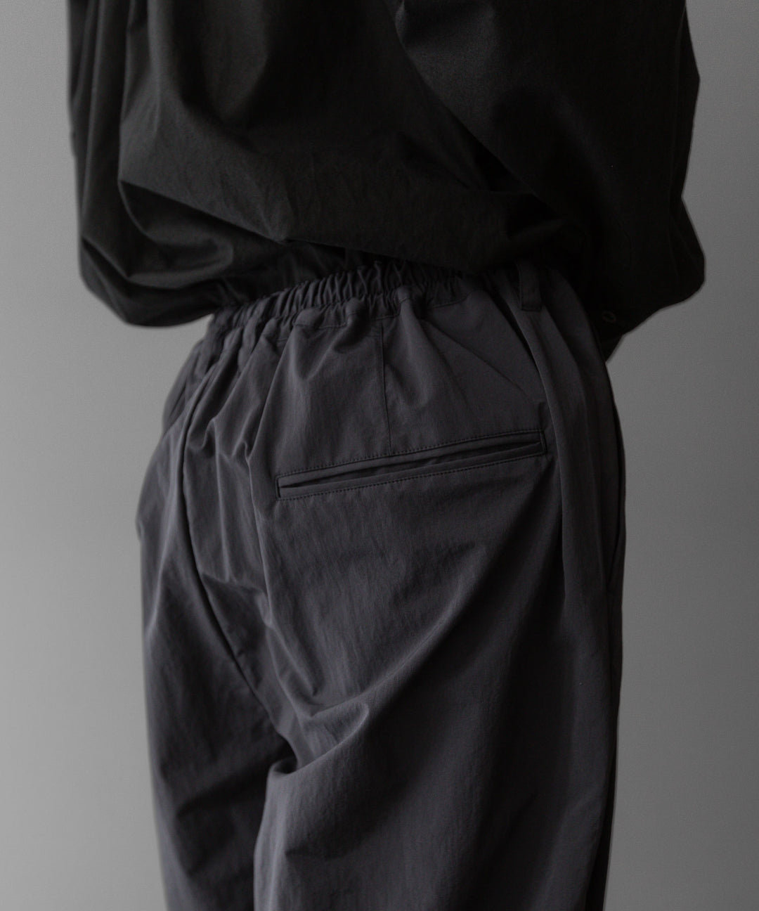 stein ssstein シュタインのWINDPROOF NYLON WIDE EASY TROUSERSのDARK GREY KHAKI公式通販サイトsession福岡セレクトショップ