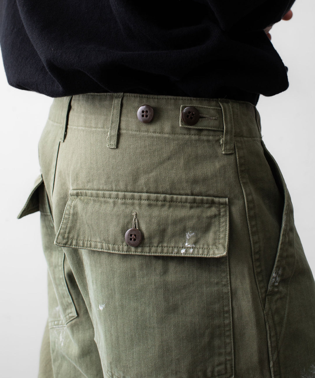 【INTÉRIM】MILK PAINT VINTAGE WASH ORGANIC COTTON US ARMY M-47 HBT BAKER PANTS - OLIVE