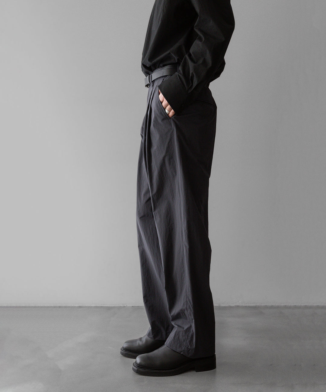 stein ssstein シュタインのWINDPROOF NYLON WIDE EASY TROUSERSのDARK GREY KHAKI公式通販サイトsession福岡セレクトショップ