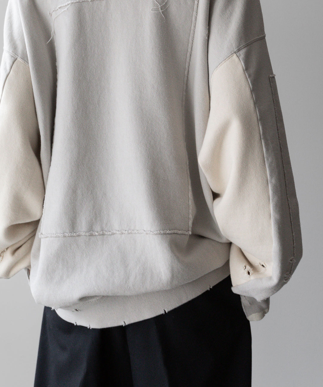 stein(シュタイン)の23AWコレクションOVERSIZED REBUILD SWEAT LSのGREIGE