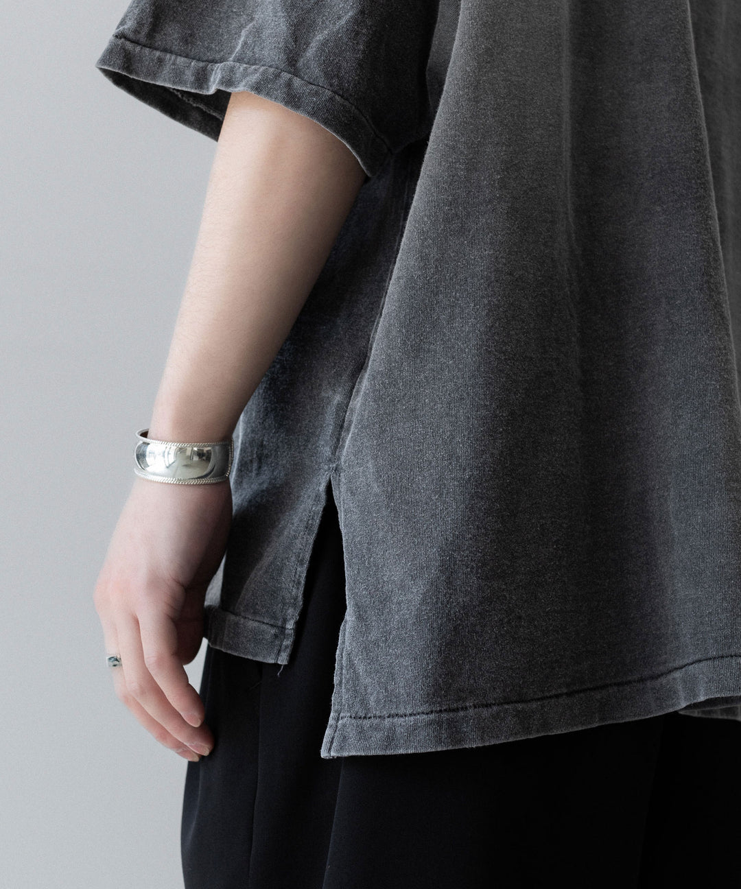 【INTÉRIM】    HYPER BIG VINTAGE FADE BLACK POCKET T-SHIRT - MID BLACK