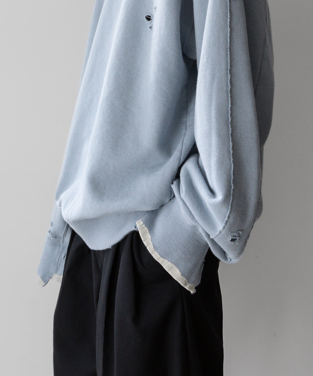stein(シュタイン)の23AWコレクションOVERSIZED REBUILD SWEAT LSのGREY BLUE
