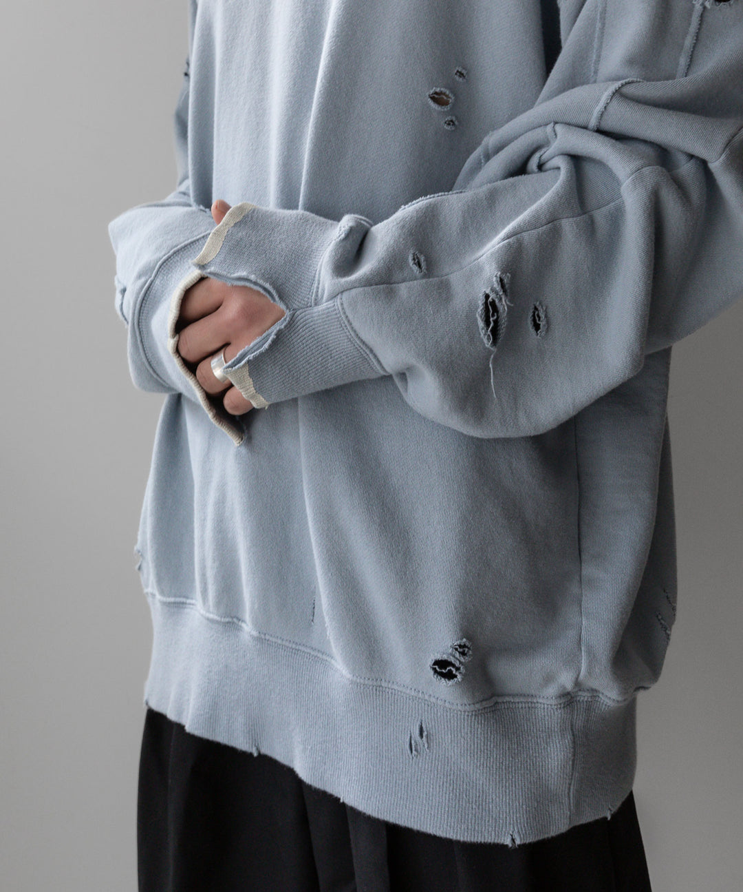 stein(シュタイン)の23AWコレクションOVERSIZED REBUILD SWEAT LSのGREY BLUE