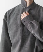 画像をギャラリービューアに読み込む, INTÉRIM - インテリムのWOOL END-ON-END SUITING DEADSTOCK FABRIC SKIPPER SHIRTのBLACK公式通販サイトsession福岡セレクトショップ
