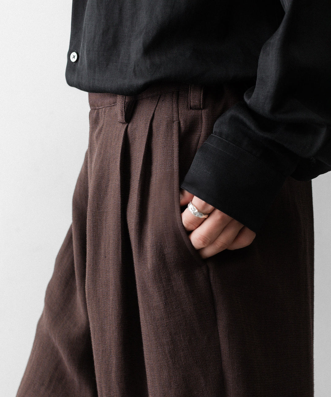 UJOH - ウジョーのWIDE 2 TUCK PNTのCHOCOLATE公式通販サイトsession福岡セレクトショップ