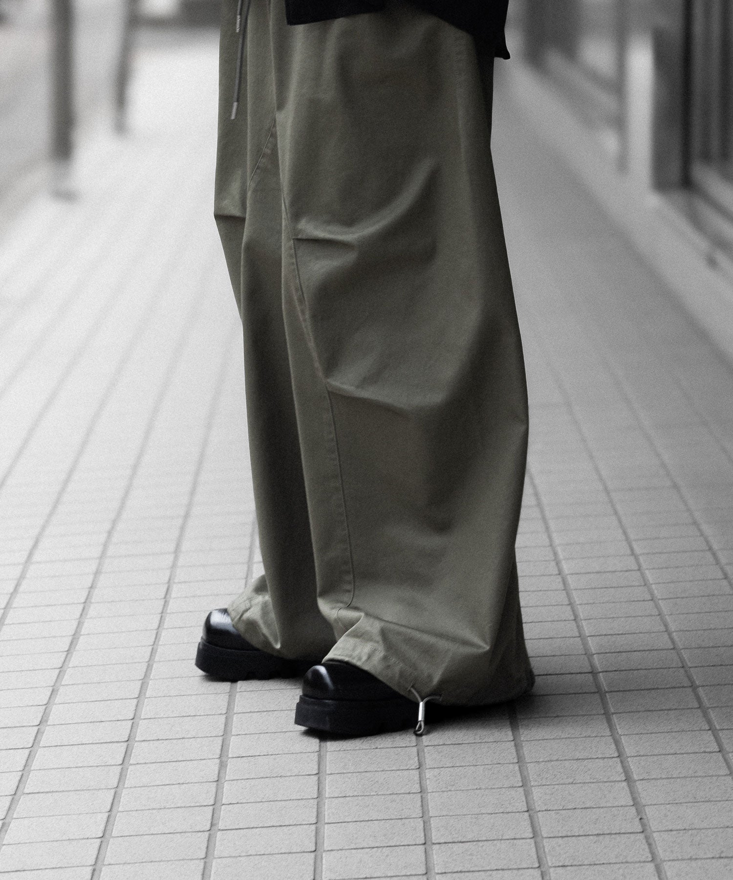 【 VEIN 】COTTON MOLESKIN 3D FILED TROUSERS - KHAKI