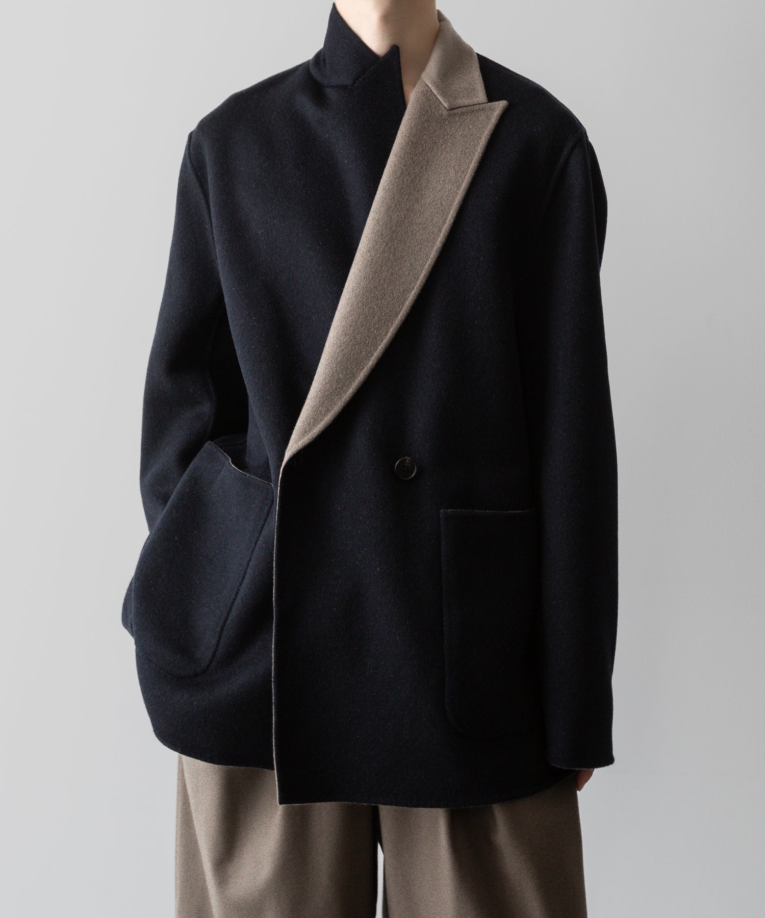 ssstein(シュタイン)の24AWコレクション REVERSIBLE PEAK LAPEL JACKET - NAVY × GREY KHAKI 公式通販サイトsession福岡セレクトショップ