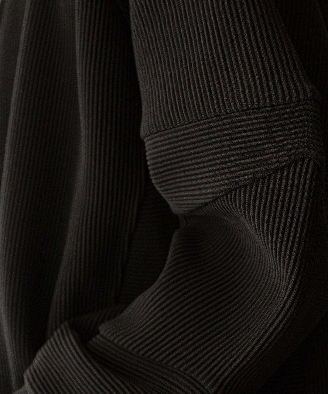 【stein】ssstein シュタインのGRADATION PLEATS COMBINATION SLEEVES LSのMILITARY KHAKI　 公式通販サイトsession福岡セレクトショップ