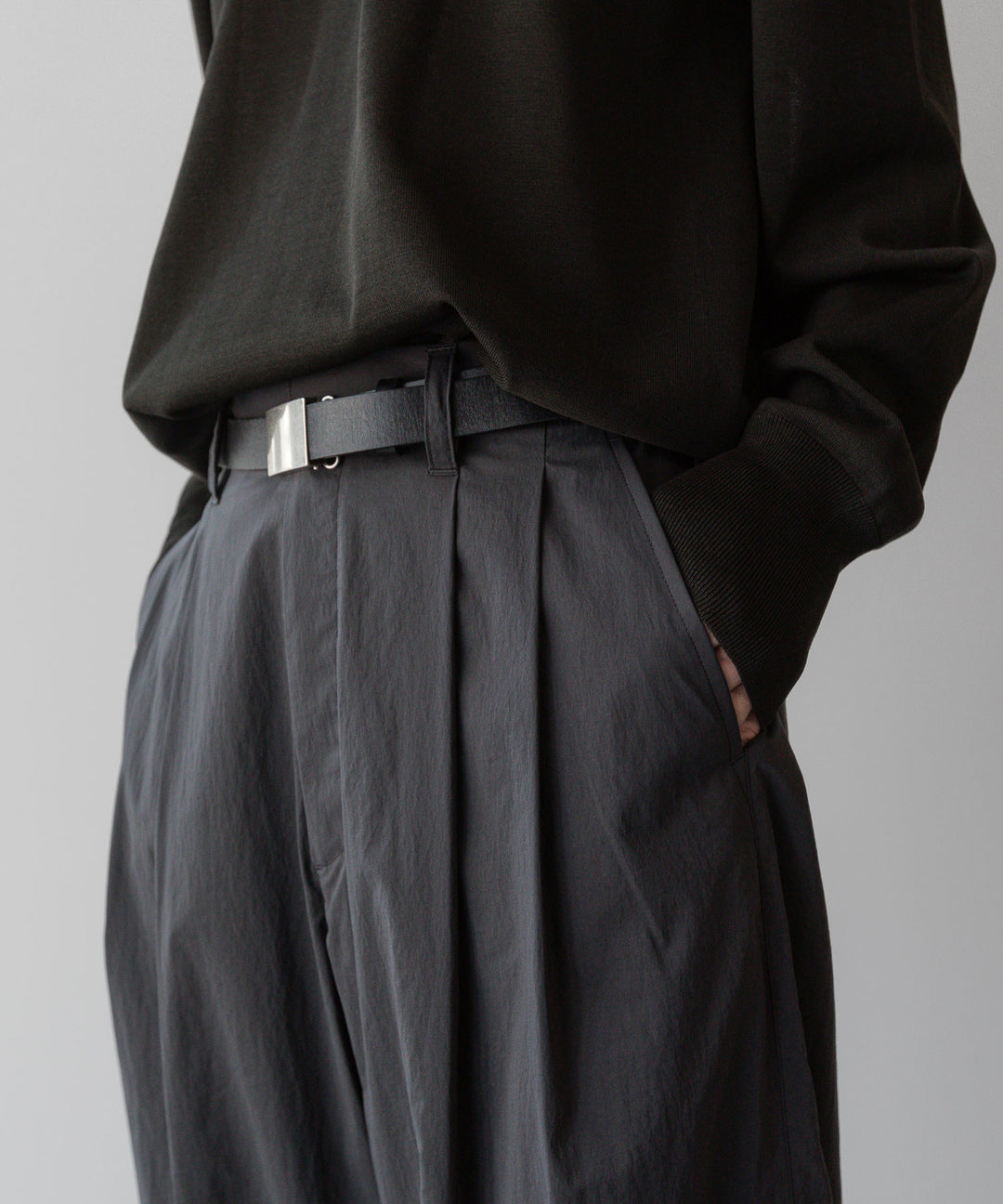 ssstein(シュタイン)の24AWコレクション WINDPROOF NYLON EASY WIDE TROUSERS - GREY KHAKI 公式通販サイトsession福岡セレクトショップ