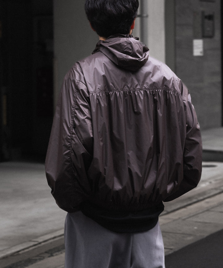 【ssstein】EXTRA LIGHT NYLON SHIRRED ZIP HOOD JACKET - DARK BROWN