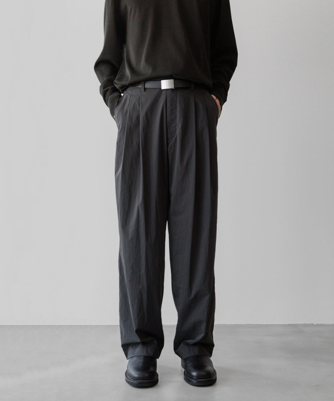 ssstein(シュタイン)の24AWコレクション WINDPROOF NYLON EASY WIDE TROUSERS - GREY KHAKI 公式通販サイトsession福岡セレクトショップ
