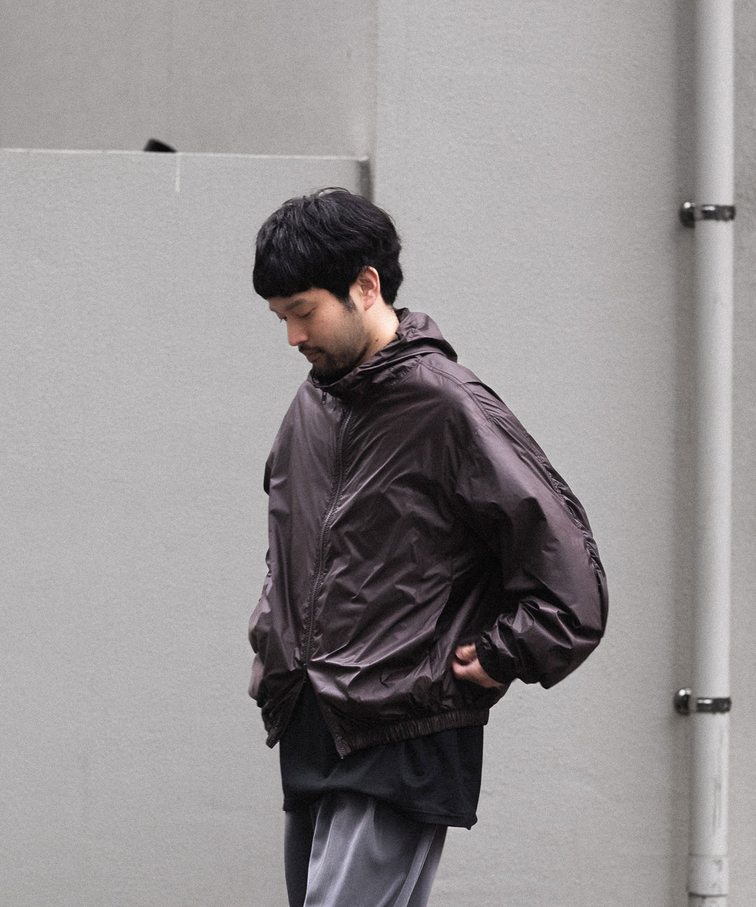 【ssstein】EXTRA LIGHT NYLON SHIRRED ZIP HOOD JACKET - DARK BROWN
