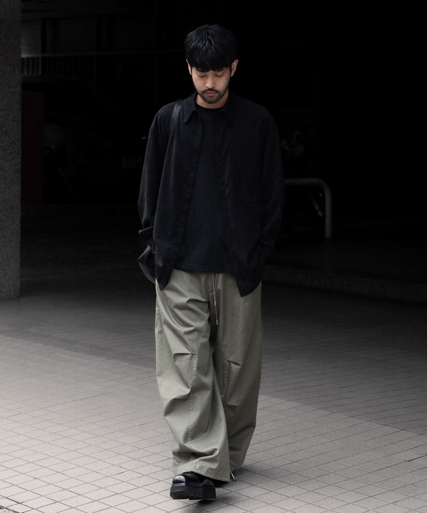 【 VEIN 】COTTON MOLESKIN 3D FILED TROUSERS - KHAKI