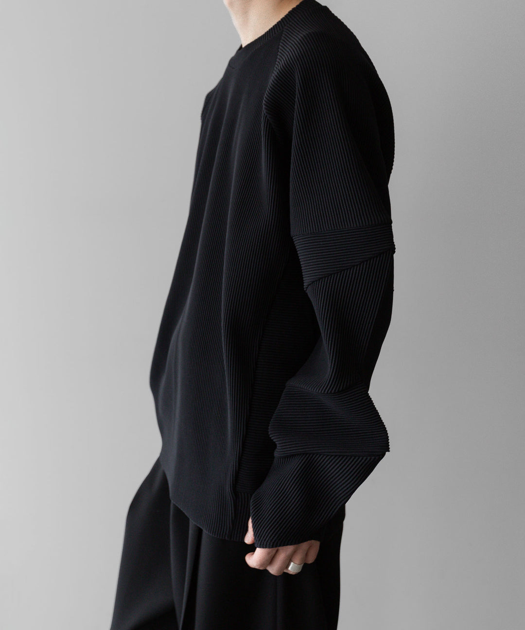 【stein】ssstein シュタインのGRADATION PLEATS COMBINATION SLEEVES LSのBLACK　 公式通販サイトsession福岡セレクトショップ
