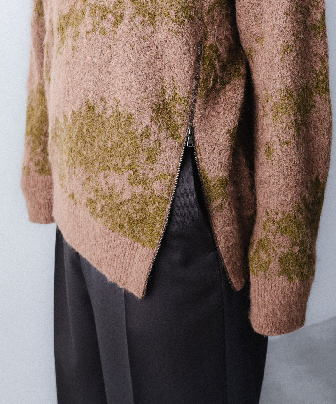 【ANTHEM A】SURI-ALPACA JACQUARD KNIT PULLOVER - KHAKI BEIGE
