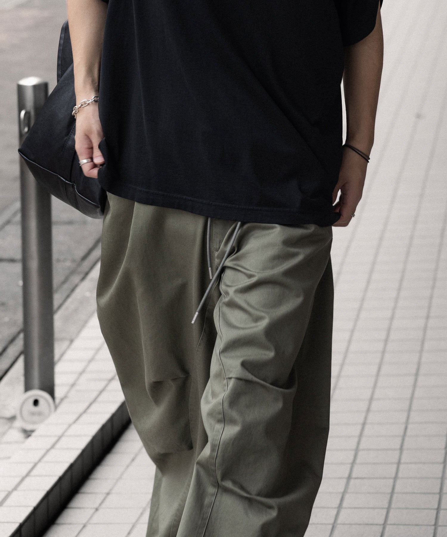 【 VEIN 】COTTON MOLESKIN 3D FILED TROUSERS - KHAKI