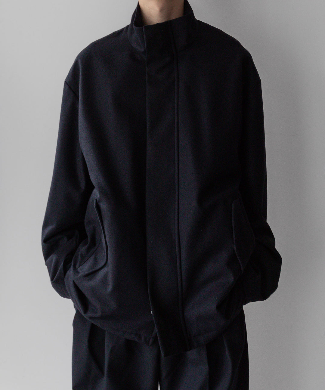 stein(シュタイン)の23AWコレクションMELTON STAND COLLAR ZIP SHORT JACKETのDARK NAVY