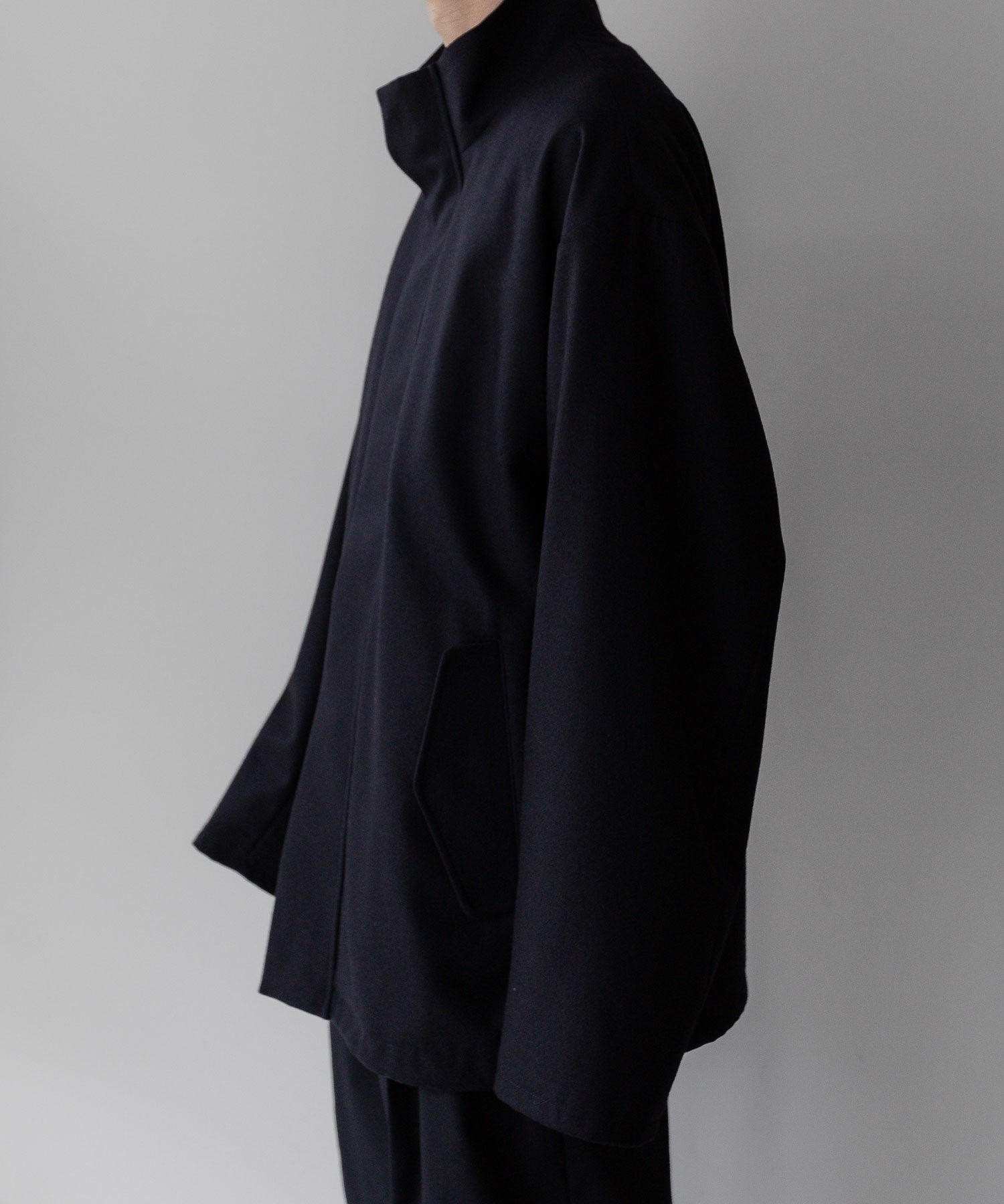 stein(シュタイン)の23AWコレクションMELTON STAND COLLAR ZIP SHORT JACKETのDARK NAVY