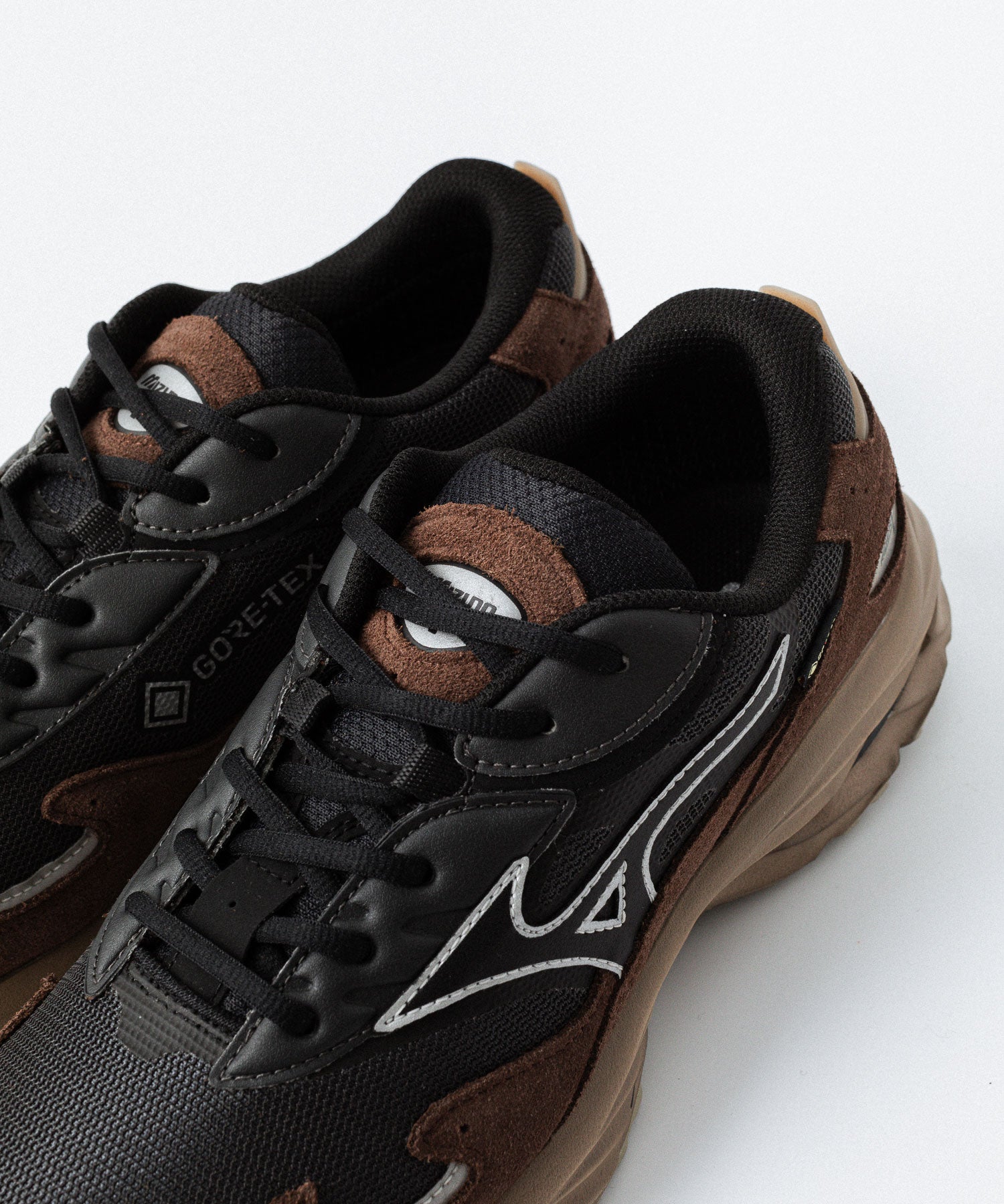 MIZUNO ミズノWAVE RIDER β GTXのBLACK×BLACK×BROWN 公式通販サイトsession福岡セレクトショップ