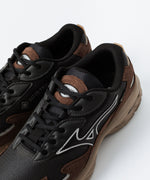 画像をギャラリービューアに読み込む, MIZUNO ミズノWAVE RIDER β GTXのBLACK×BLACK×BROWN 公式通販サイトsession福岡セレクトショップ

