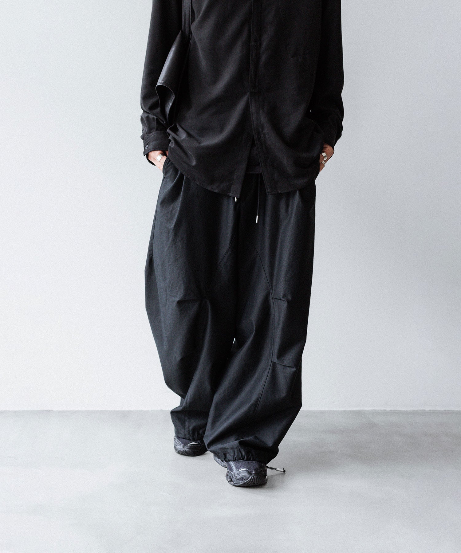 VEIN-ヴェインのCOTTON MOLESKIN 3D FILED TROUSERS のBLACK公式通販サイト　session福岡セレクトショップ