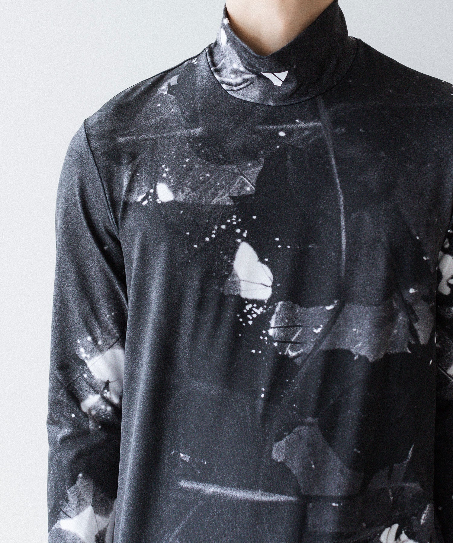 VEIN ヴェインのPRINTED COOLMAX STRETCH JERSEY VPW HIGH NECK L/S TEE - BLACKの公式通販サイトsession福岡セレクトショップ