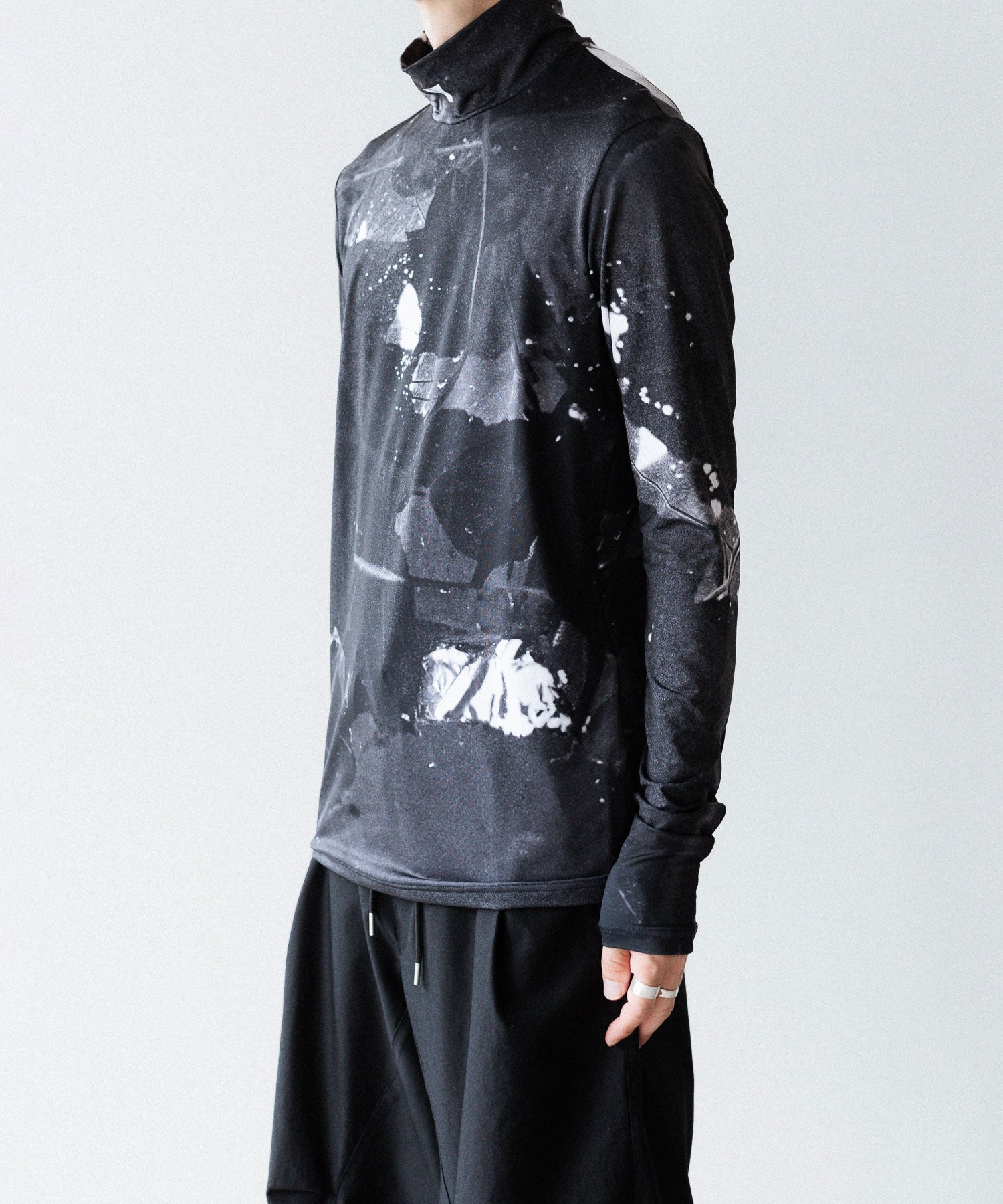 VEIN ヴェインのPRINTED COOLMAX STRETCH JERSEY VPW HIGH NECK L/S TEE - BLACKの公式通販サイトsession福岡セレクトショップ