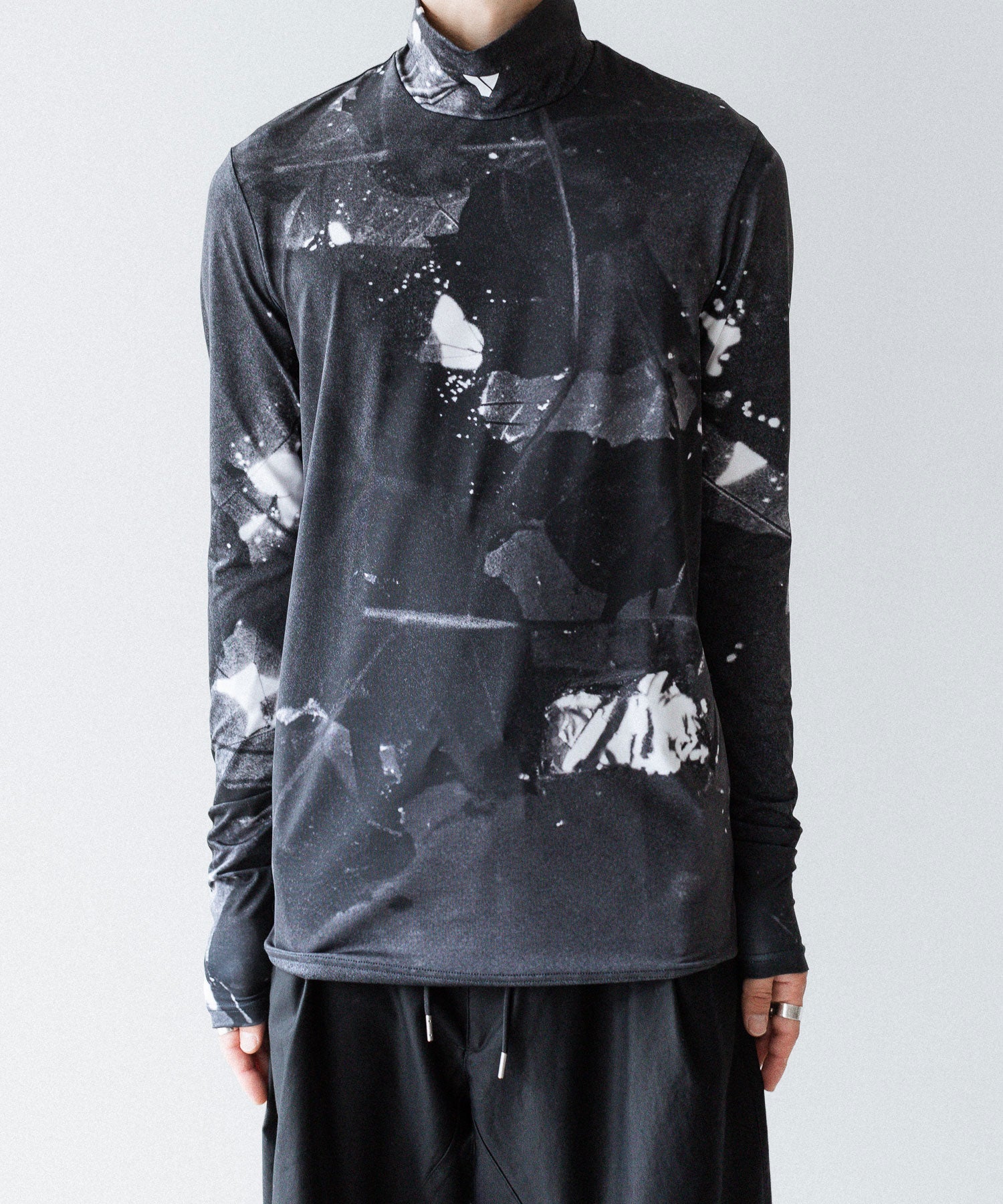 VEIN ヴェインのPRINTED COOLMAX STRETCH JERSEY VPW HIGH NECK L/S TEE - BLACKの公式通販サイトsession福岡セレクトショップ