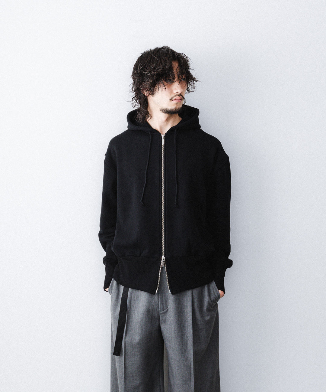 【REVERBERATE】TWO TONE HOODY - BLACK