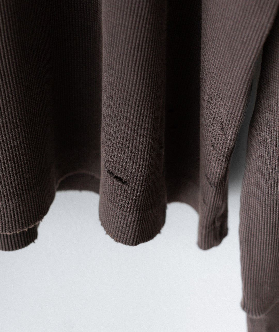 【CODA】FADED GREY AGING DAMAGED LONG SLEEVE WAFFLE TOPS - FADED GREY