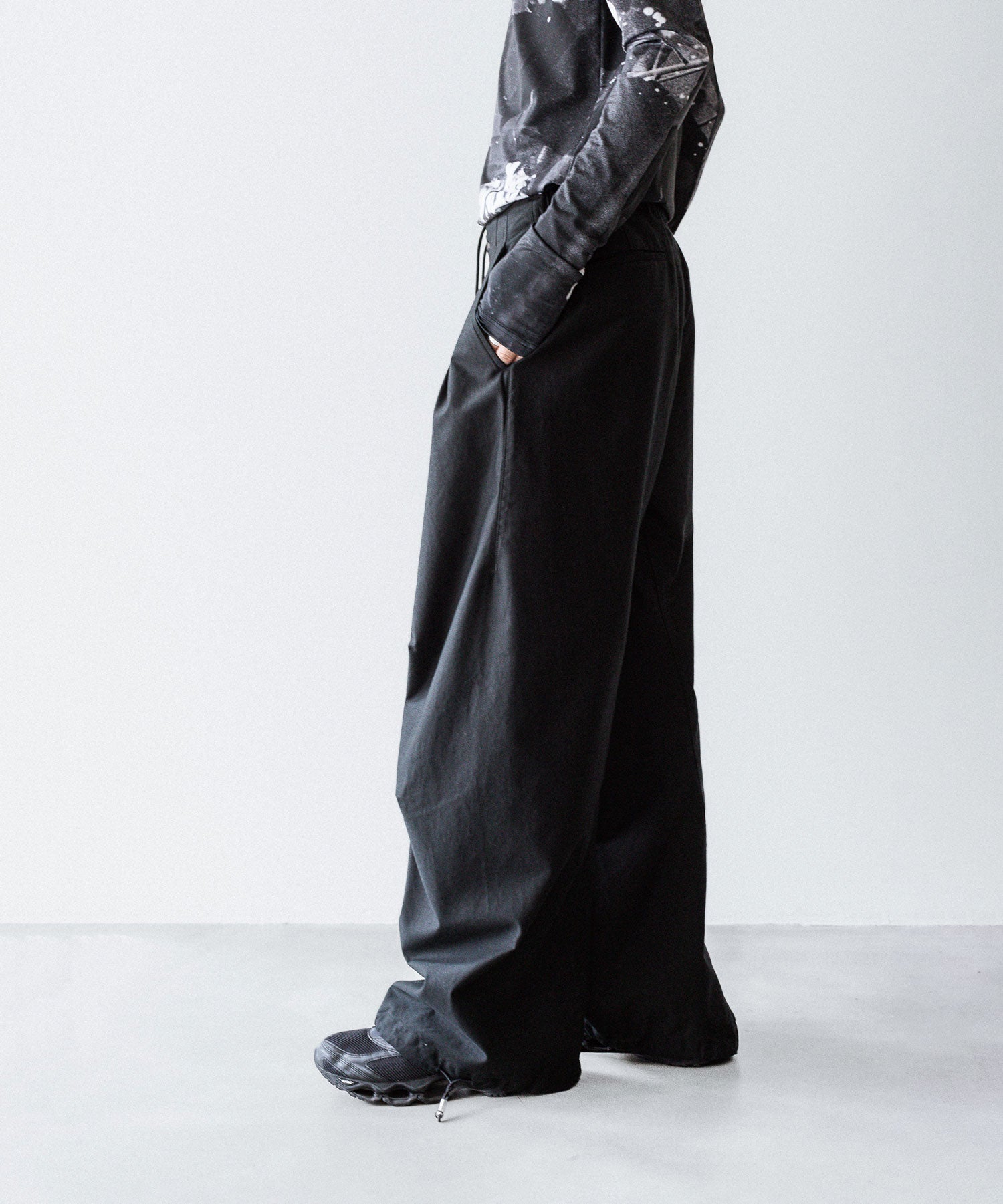 VEIN-ヴェインのCOTTON MOLESKIN 3D FILED TROUSERS のBLACK公式通販サイト　session福岡セレクトショップ