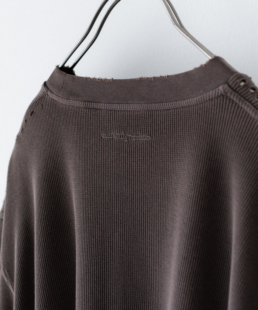 【CODA】FADED GREY AGING DAMAGED LONG SLEEVE WAFFLE TOPS - FADED GREY