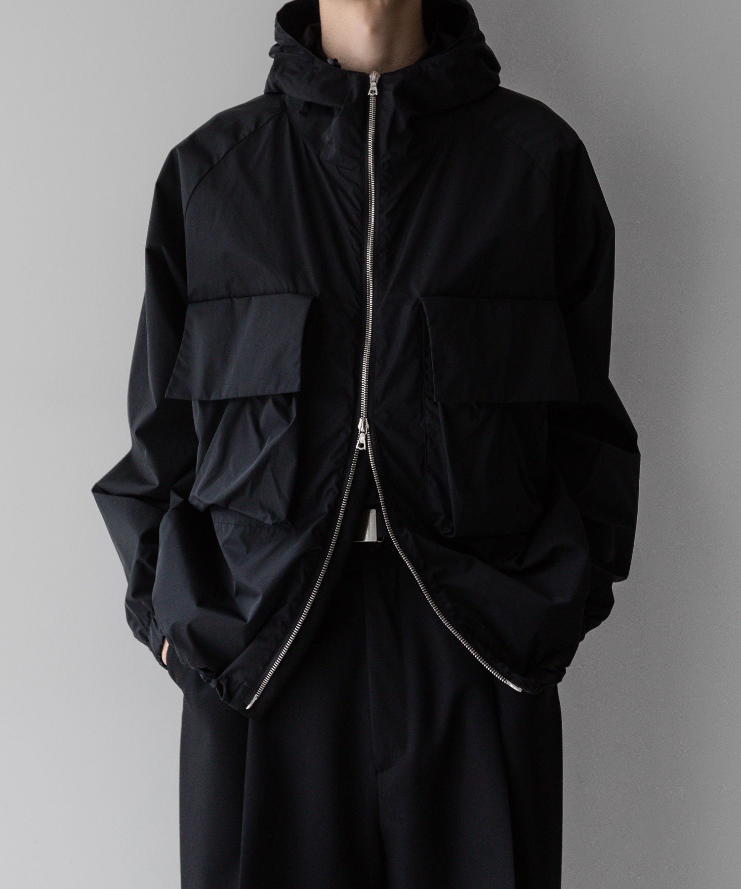 stein / シュタイン】NYLON TAFTA HOODED SHORT JACKET - BLACK | 公式