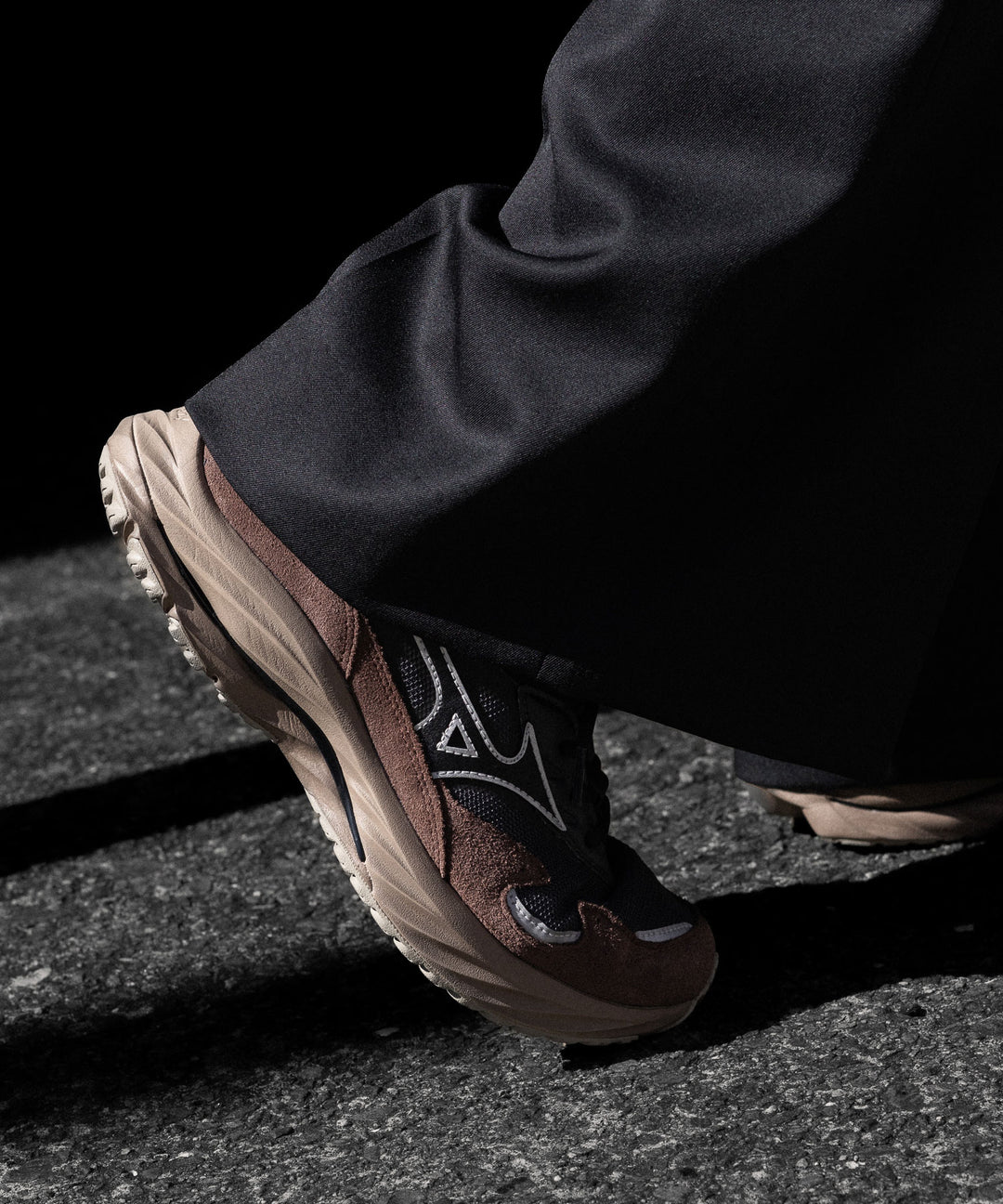MIZUNO ミズノWAVE RIDER β GTXのBLACK×BLACK×BROWN 公式通販サイトsession福岡セレクトショップ