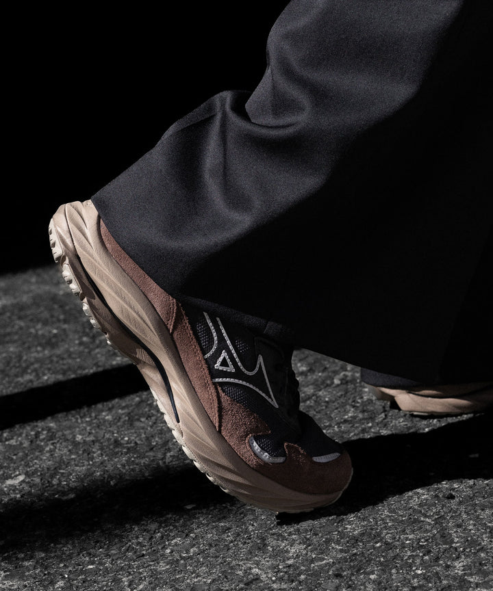 MIZUNO ミズノWAVE RIDER β GTXのBLACK×BLACK×BROWN 公式通販サイトsession福岡セレクトショップ