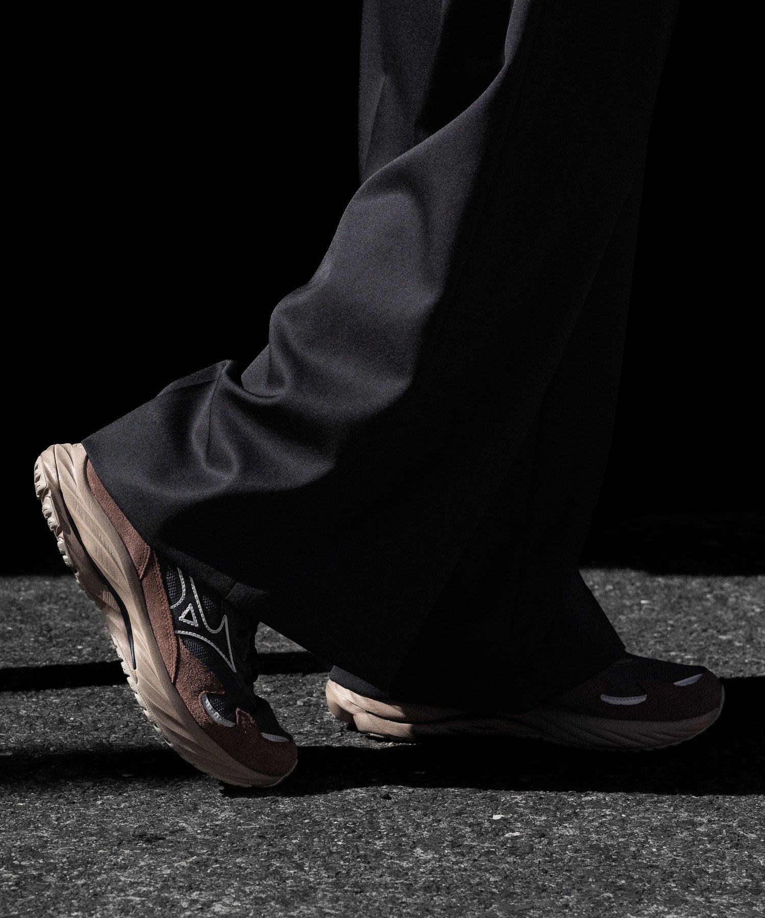 MIZUNO ミズノWAVE RIDER β GTXのBLACK×BLACK×BROWN 公式通販サイトsession福岡セレクトショップ