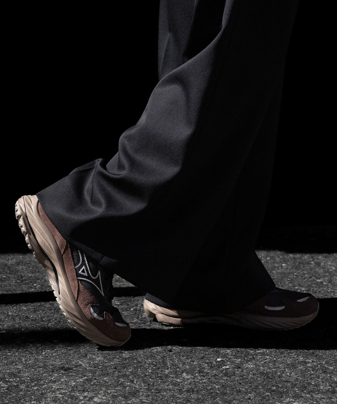 MIZUNO ミズノWAVE RIDER β GTXのBLACK×BLACK×BROWN 公式通販サイトsession福岡セレクトショップ