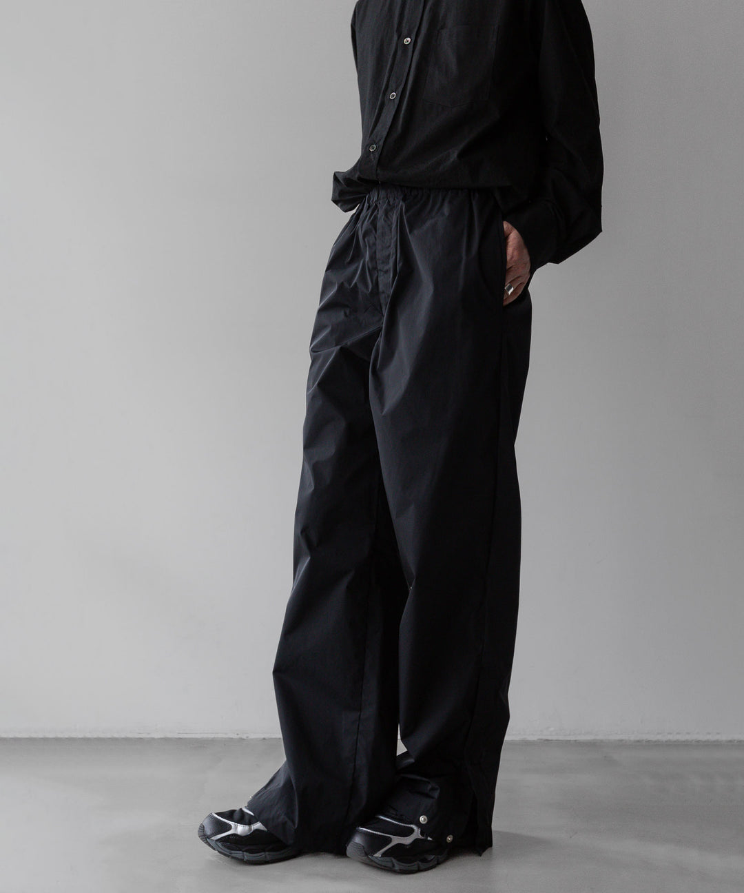 【stein】ssstein シュタインのNYLON TAFTA TRACK EAZY TROUSERSのBLACK　 公式通販サイトsession福岡セレクトショップ