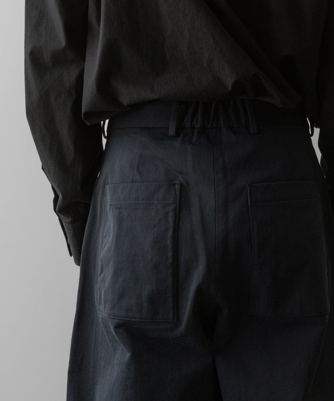 【KANEMASA PHIL.】36G ECONYL SOLID BALLOON TROUSERS - BLACK