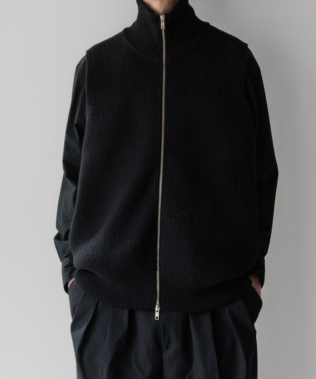 stein(シュタイン)の23AWコレクションOVERSIZED DRIVERS KNIT ZIP VESTのBLACK