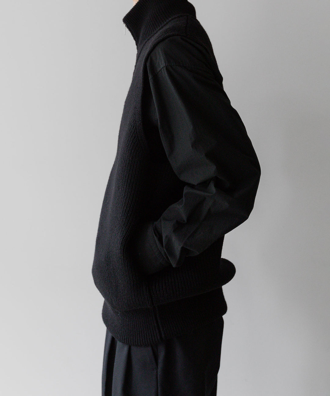 stein(シュタイン)の23AWコレクションOVERSIZED DRIVERS KNIT ZIP VESTのBLACK