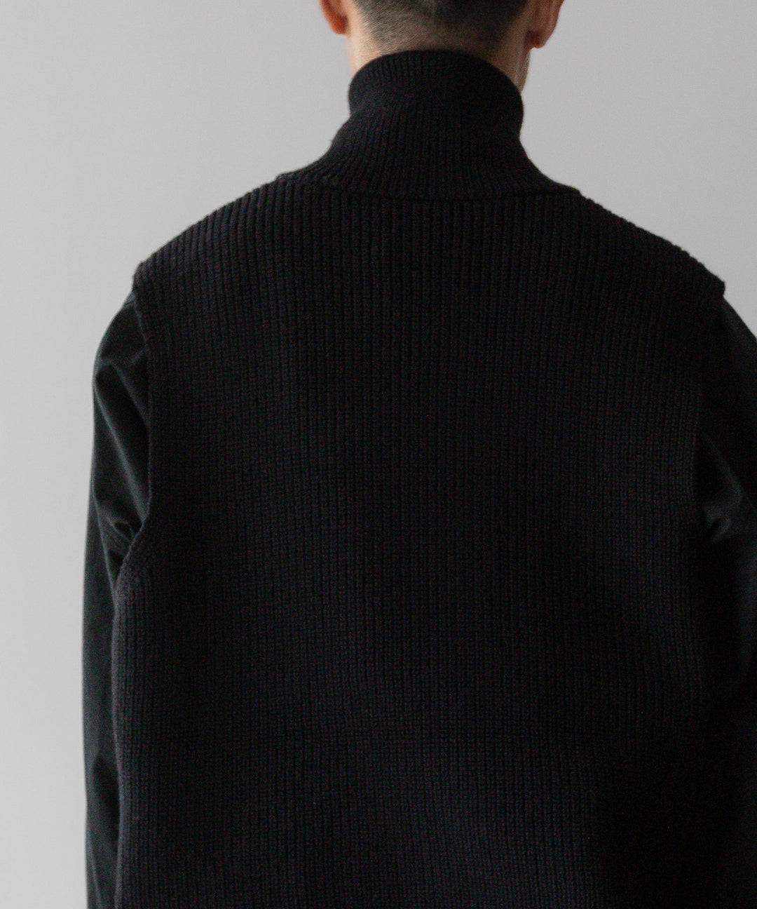 stein(シュタイン)の23AWコレクションOVERSIZED DRIVERS KNIT ZIP VESTのBLACK